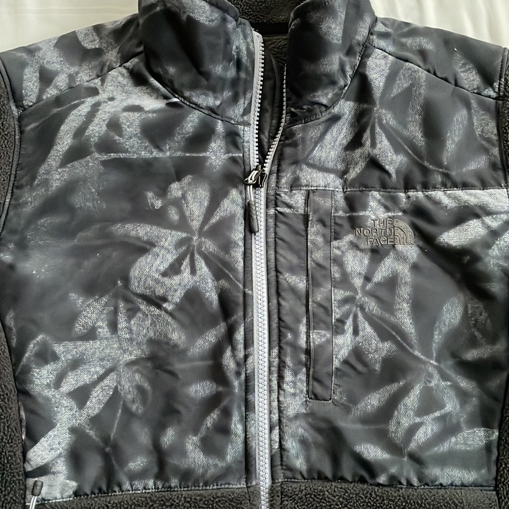 Northface Jacket Size Medium - image 2